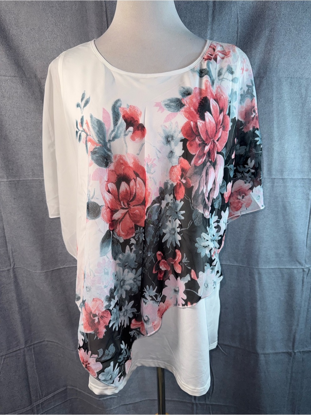 1246-Lotusmile Floral Overlay Tunic Top in White and Coral